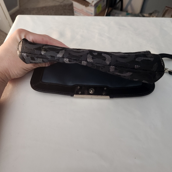 Coach - Clutch/Wristlet 🖤🩶 - Picture 6 of 6